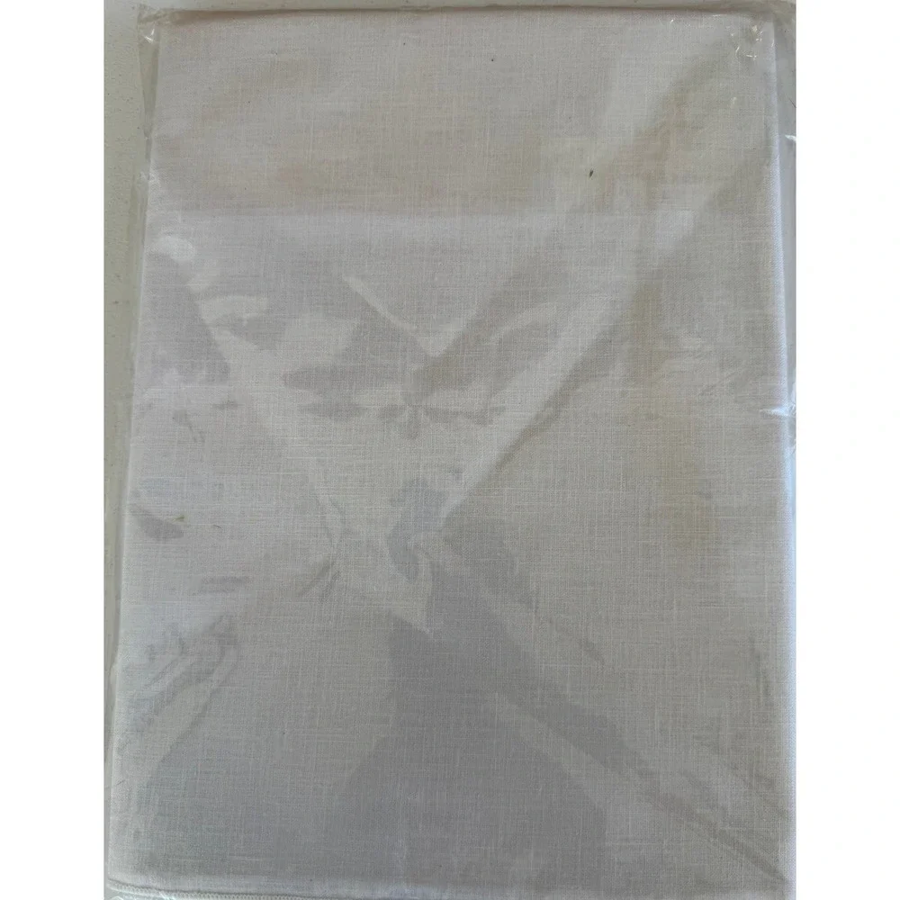 Tablecloth Dupont Permanently Pressed White NIP 52